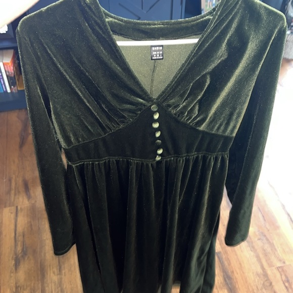 Green velvet dress - Picture 2 of 2